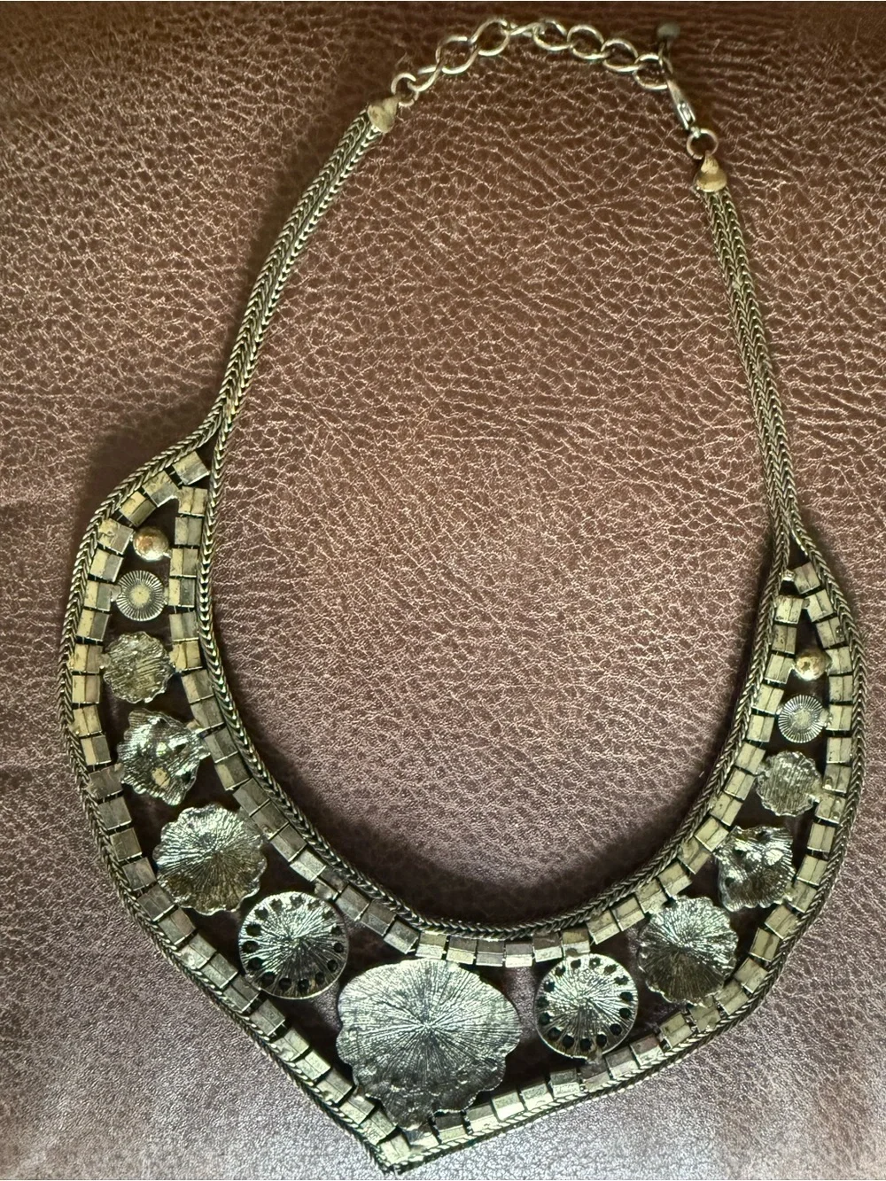 N/A elegant gold